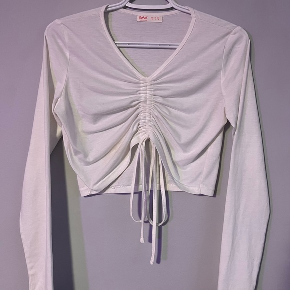 White long sleeve top. Adjustable strings - Picture 1 of 3